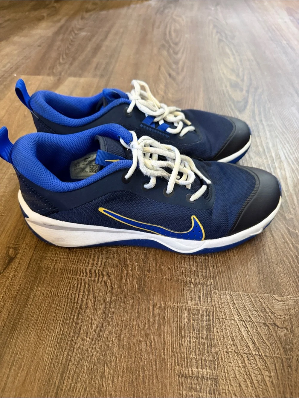 Nike Omni Multi-Court GS Midnight Navy Blue Gold Sneakers Youth 7Y DM9027-404
